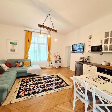Jasmine Serenity Apartment - Central, Behind Black Church Брашов Экстерьер фото