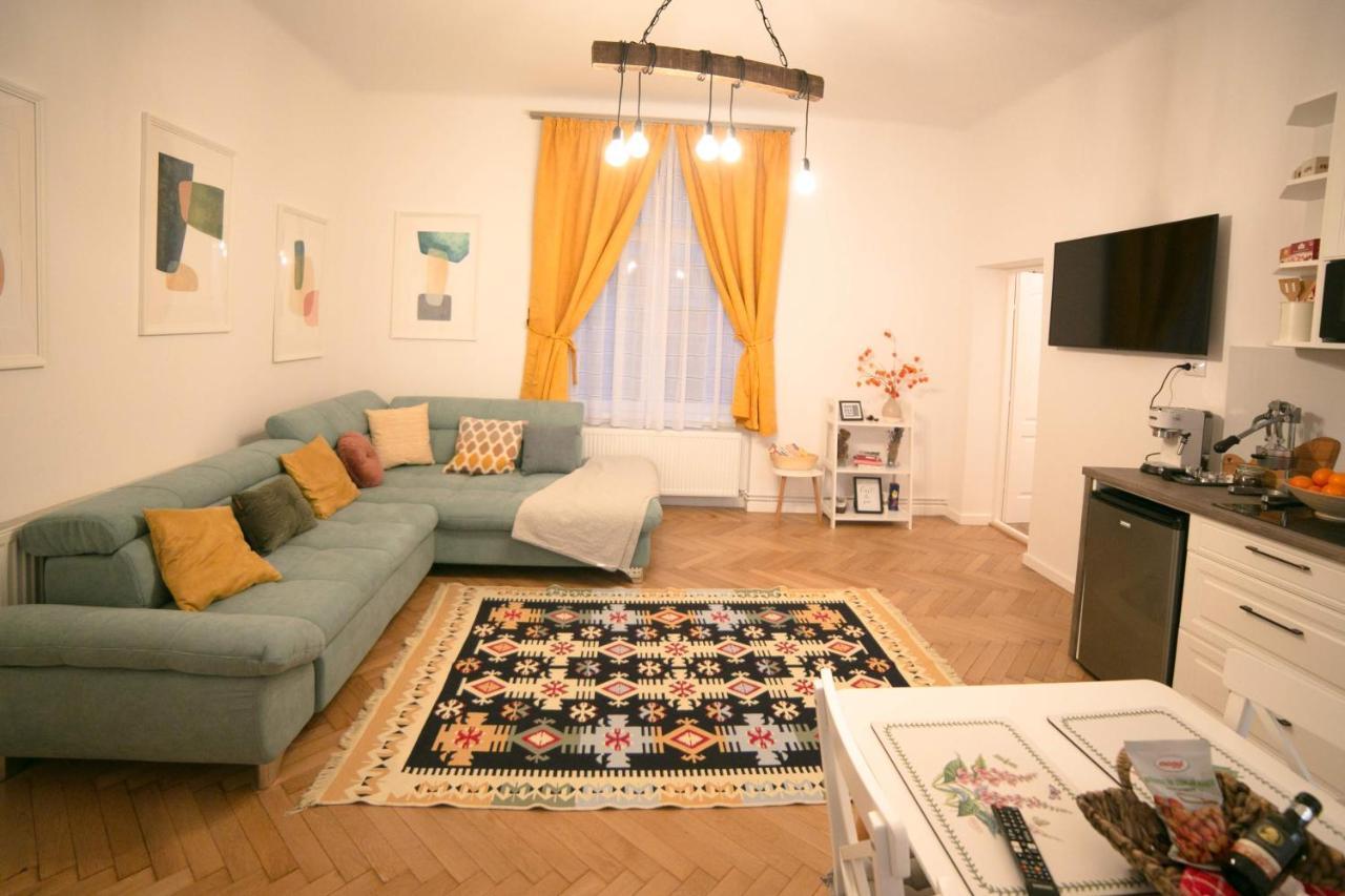 Jasmine Serenity Apartment - Central, Behind Black Church Брашов Экстерьер фото