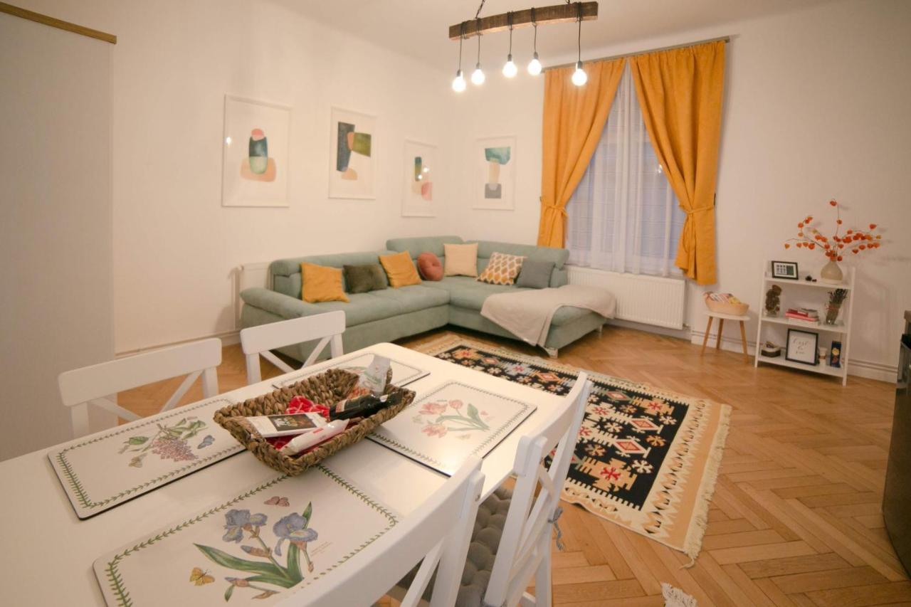 Jasmine Serenity Apartment - Central, Behind Black Church Брашов Экстерьер фото