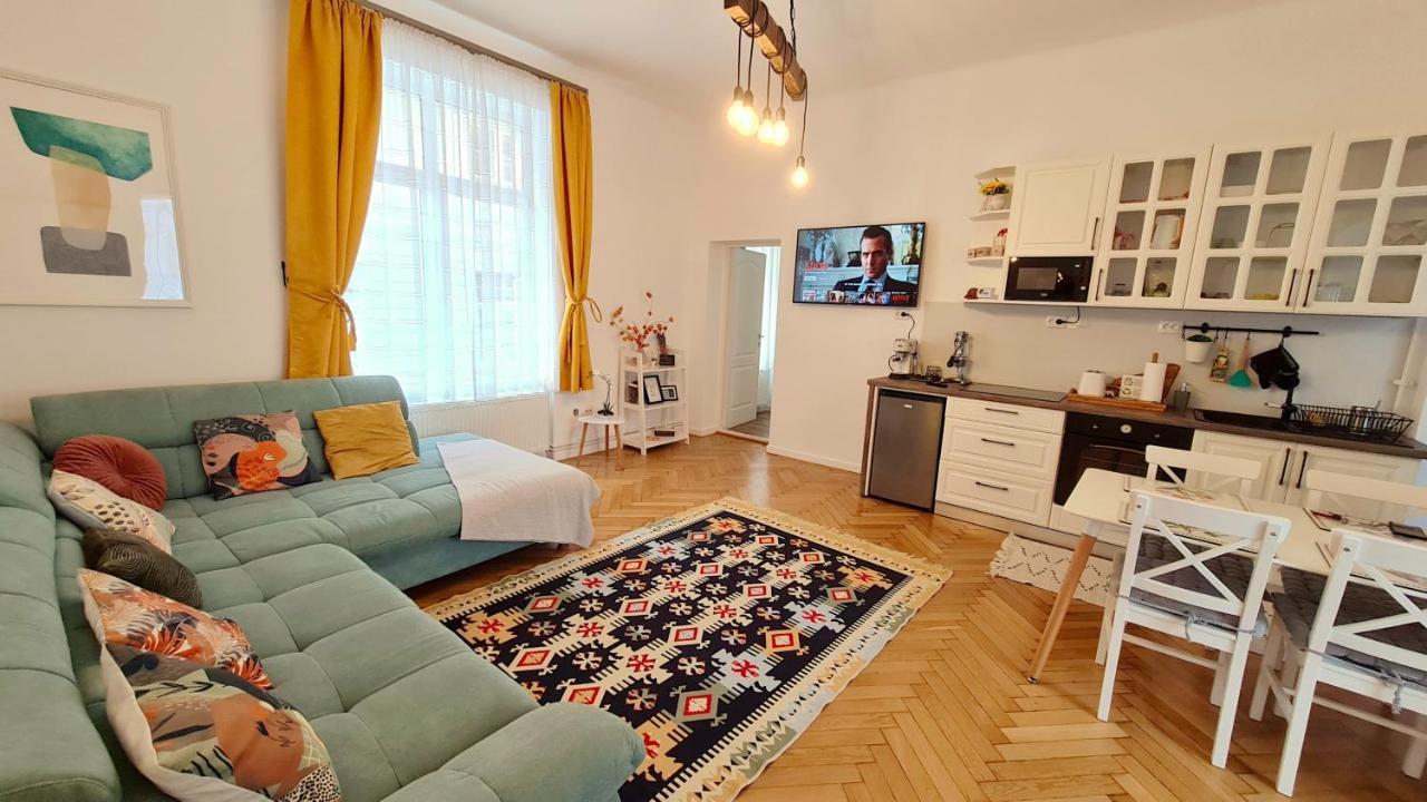 Jasmine Serenity Apartment - Central, Behind Black Church Брашов Экстерьер фото