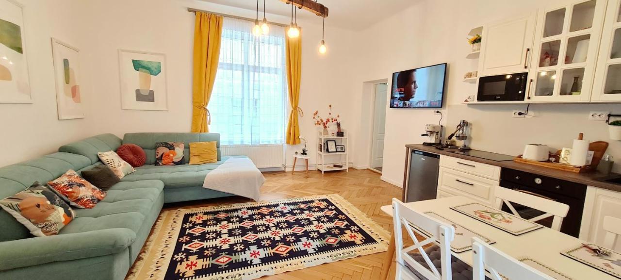 Jasmine Serenity Apartment - Central, Behind Black Church Брашов Экстерьер фото